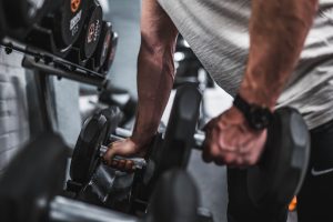 Trening funkcjonalny w wodzie – jak poprawić siłę i gibkość?