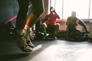 Nowe trendy w fitnessie – co warto wypróbować w tym sezonie?